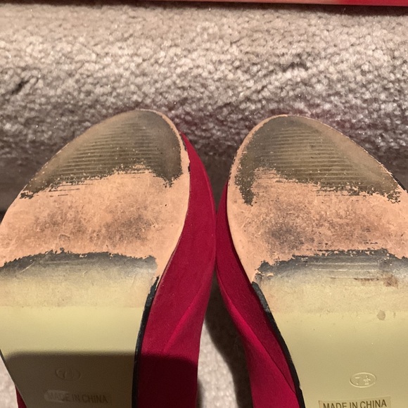 SUPER SEXY Glamorous red stiletto heels w/ sequin bows.Size 7 1/2. By Rck Bella - Picture 10 of 12